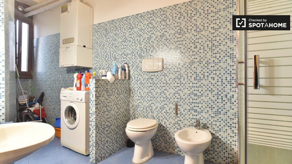 Immagine 19 di Camera condivisa in affitto  in Piazza Vittorio Emanuele II, 00185 Roma RM, Italy a Roma