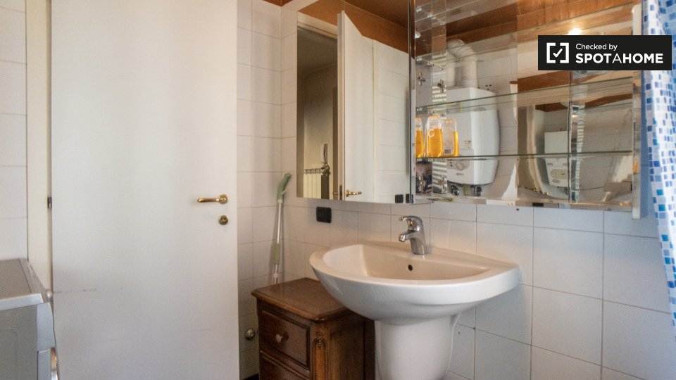 Immagine 14 di Appartamento in affitto  in Via Ascanio Sforza, 20136 Milano MI, Italy a Milano