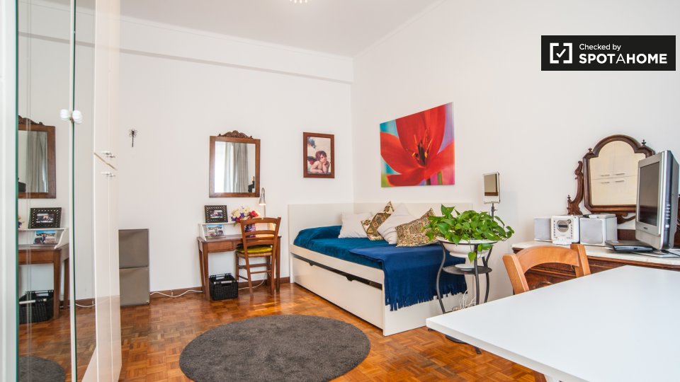 Immagine 2 di Camera condivisa in affitto  in Via Giuseppe Allievo, 00135 Roma RM, Italy a Roma