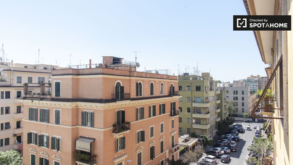 Immagine 14 di Camera condivisa in affitto  in Via Costantino Corvisieri a Roma