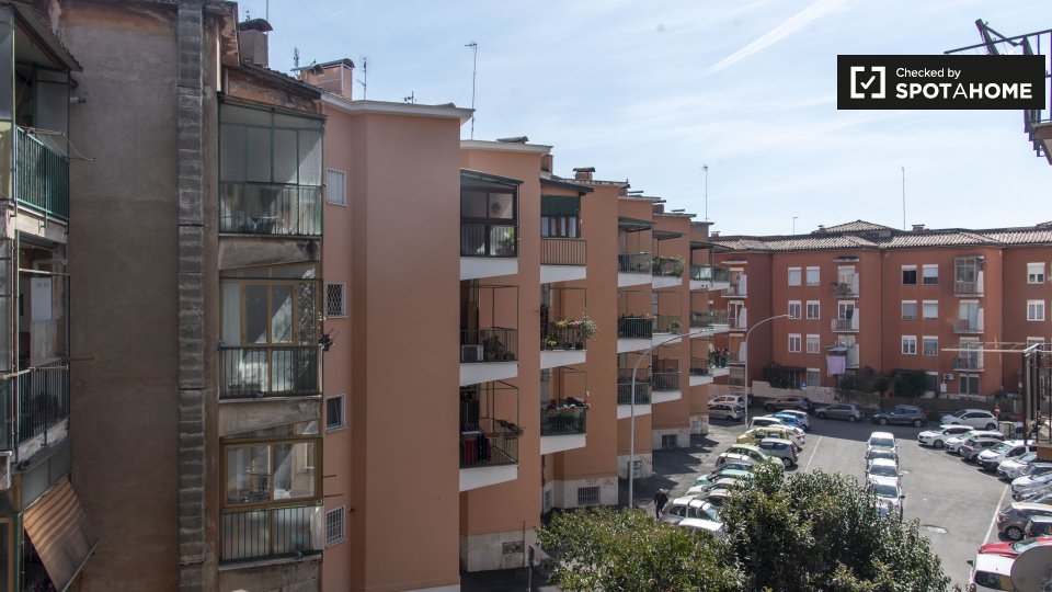 Immagine 19 di Camera condivisa in affitto  in Via Corinto a Roma