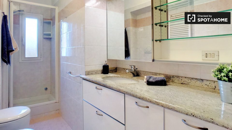 Immagine 11 di Camera condivisa in affitto  in Viale Bligny a Milano