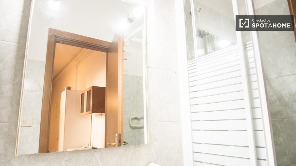 Immagine 13 di Camera condivisa in affitto  in Via Salaria a Roma