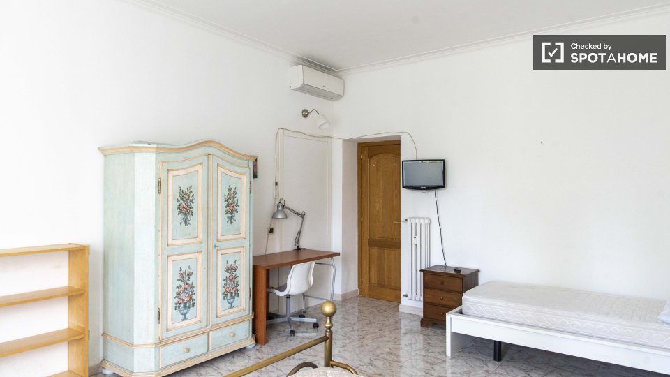 Immagine 19 di Appartamento in affitto  in Piazza Ragusa a Roma