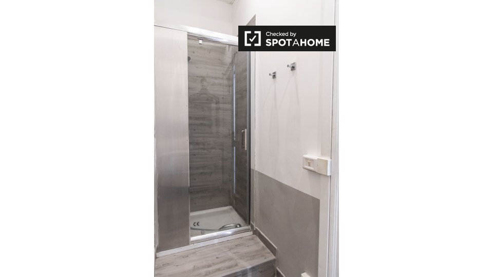 Immagine 14 di Camera condivisa in affitto  in Viale Regina Margherita, 00198 Roma RM, Italy a Roma