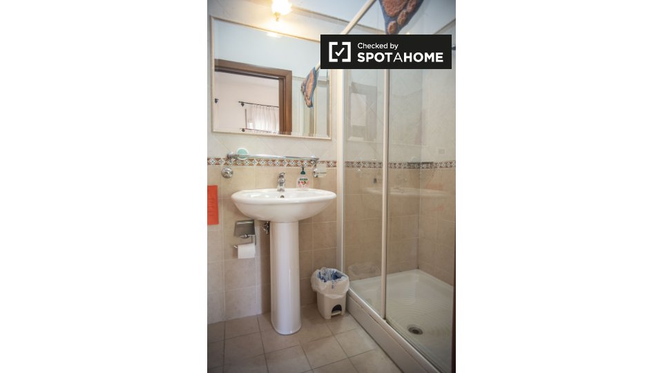 Immagine 7 di Camera condivisa in affitto  in Via Francesco Vettori a Roma