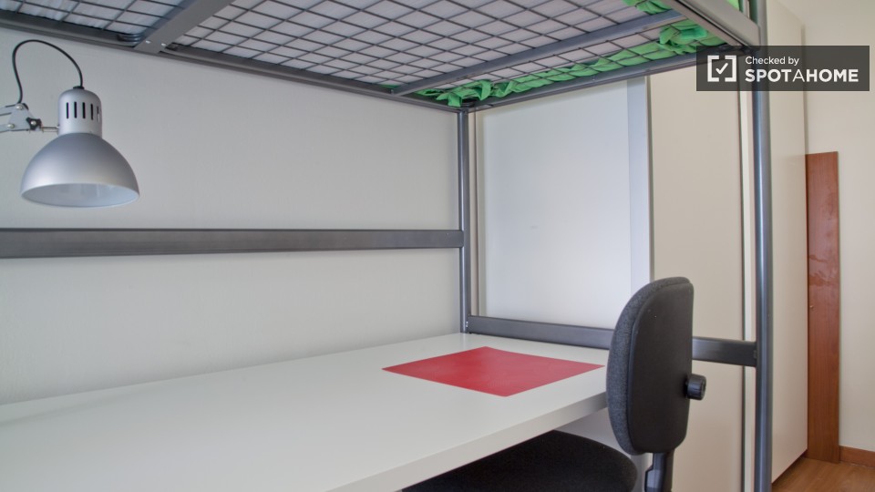 Immagine 2 di Camera condivisa in affitto  in Viale Libia a Roma