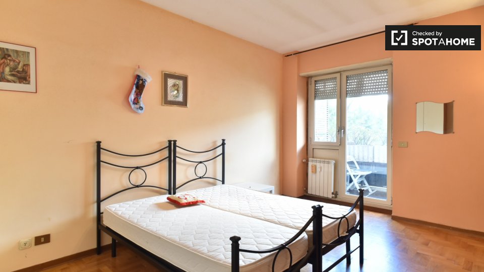 Immagine 1 di Camera condivisa in affitto  in Viale dei Caduti Nella Guerra di Liberazione a Roma