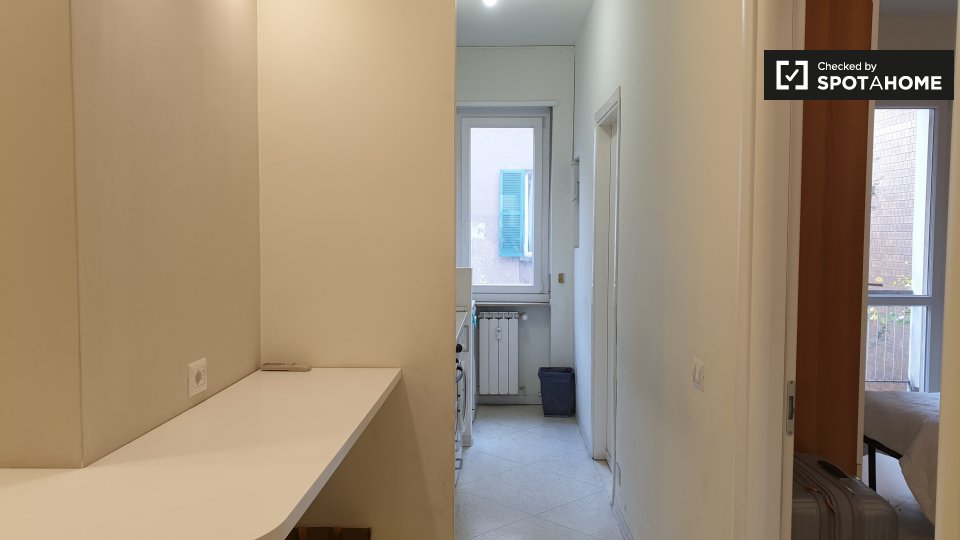 Immagine 19 di Camera condivisa in affitto  in Via Gentilino a Milano