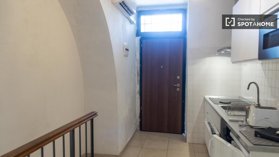 Immagine 10 di Appartamento in affitto  in Via degli Irpini a Roma