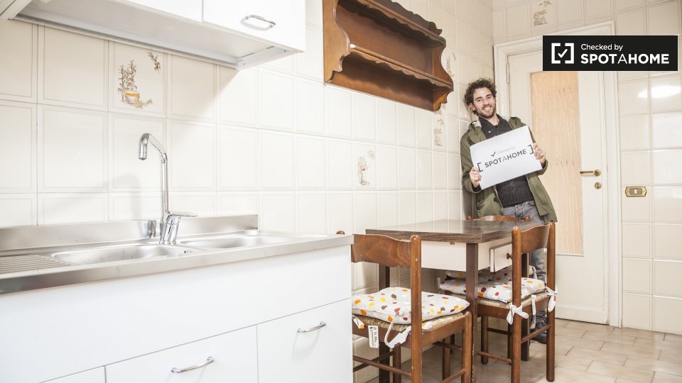 Immagine 10 di Camera condivisa in affitto  in Via Marcantonio Bragadin a Roma