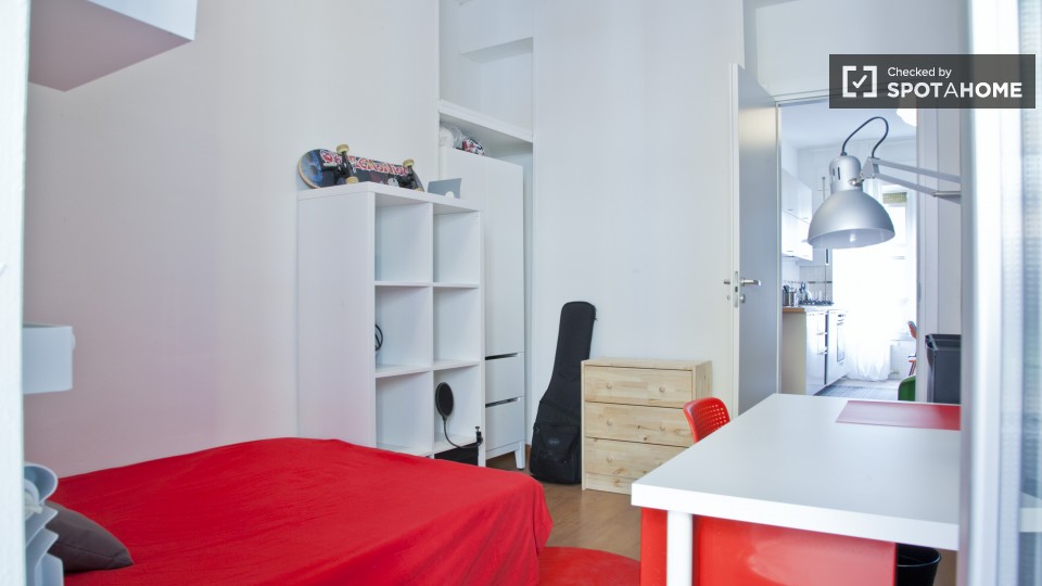 Immagine 16 di Camera condivisa in affitto  in Viale Libia a Roma