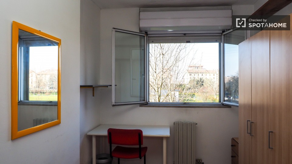 Immagine 5 di Camera condivisa in affitto  in Via dei Missaglia a Milano