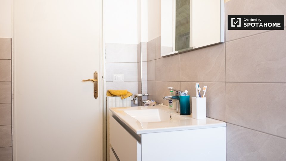 Immagine 11 di Camera condivisa in affitto  in Via Salvatore Pincherle a Roma