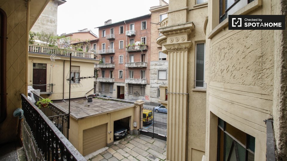 Immagine 15 di Camera condivisa in affitto  in Corso S. Maurizio a Torino
