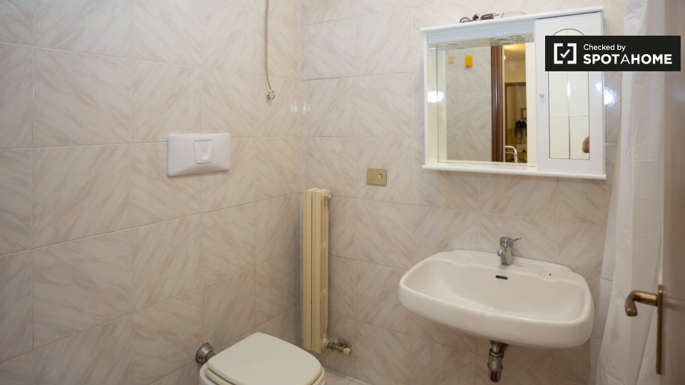 Immagine 10 di Camera condivisa in affitto  in Via Nicola Romeo a Milano
