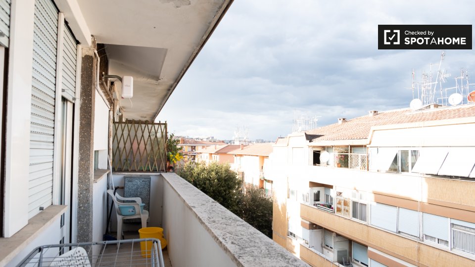 Immagine 7 di Camera condivisa in affitto  in Via Salvatore Pincherle a Roma