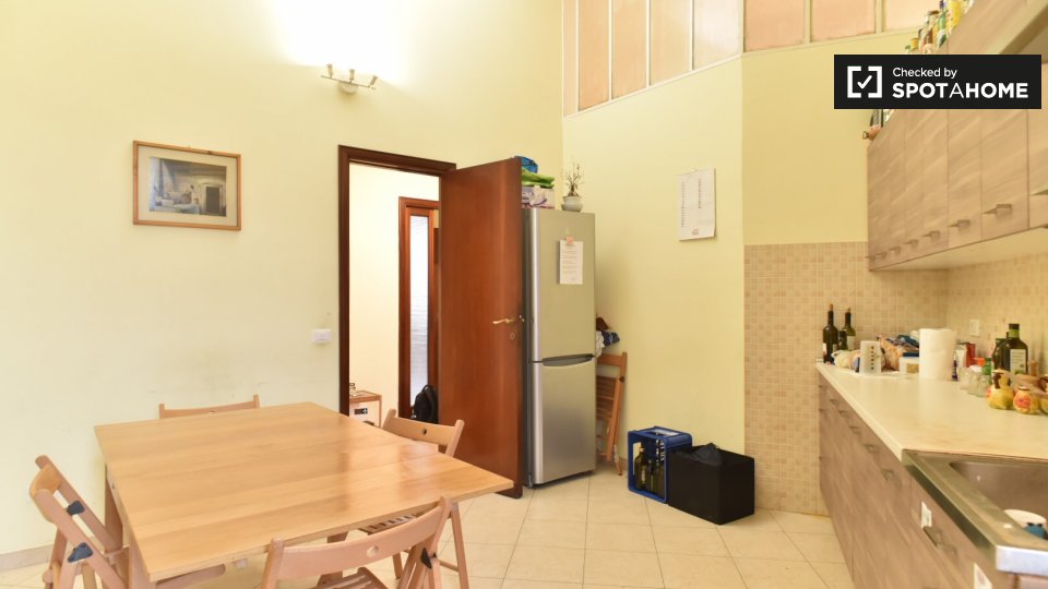 Immagine 11 di Camera condivisa in affitto  in Piazza Vittorio Emanuele II, 00185 Roma RM, Italy a Roma