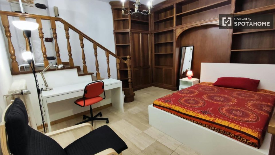 Immagine 1 di Camera condivisa in affitto  in Via della Colonna a Firenze