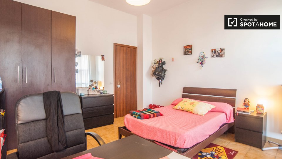 Immagine 18 di Camera condivisa in affitto  in Piazza San Giovanni Bosco a Roma