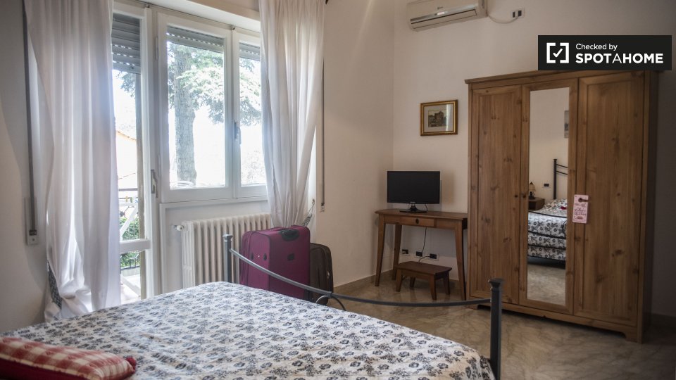 Immagine 1 di Camera condivisa in affitto  in Via Francesco Vettori a Roma