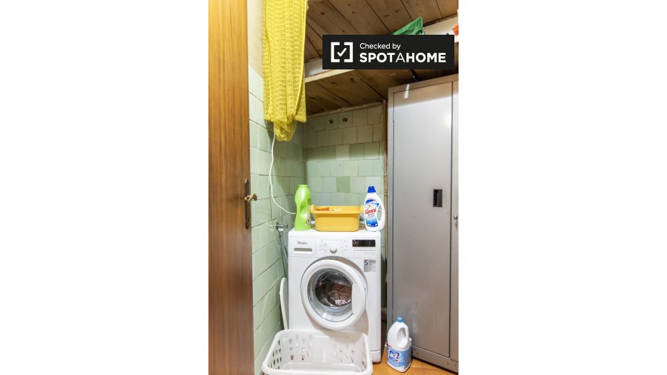 Immagine 19 di Camera condivisa in affitto  in Via Bartolomeo Colleoni a Roma