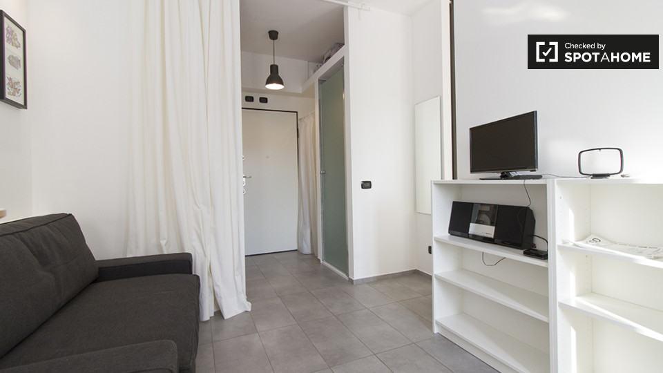 Immagine 7 di Ufficio in affitto  in Via Lorenteggio a Milano