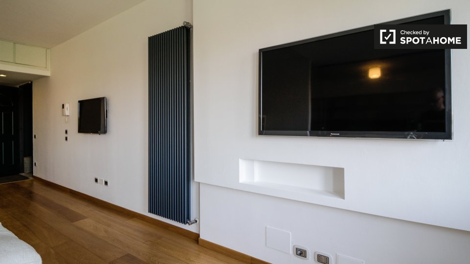 Immagine 4 di Ufficio in affitto  in Alzaia Naviglio Pavese, 20143 Milano MI, Italy a Milano