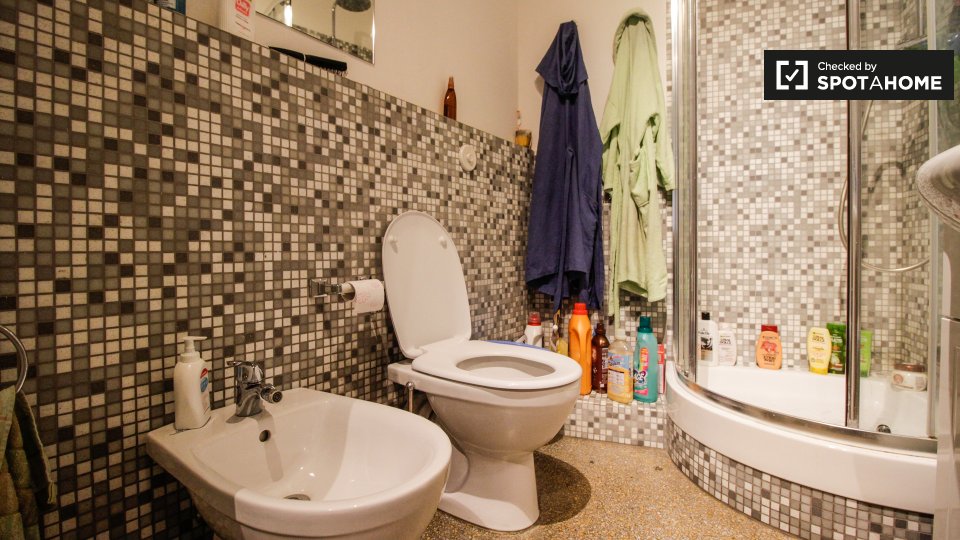 Immagine 16 di Camera condivisa in affitto  in Corso S. Maurizio a Torino