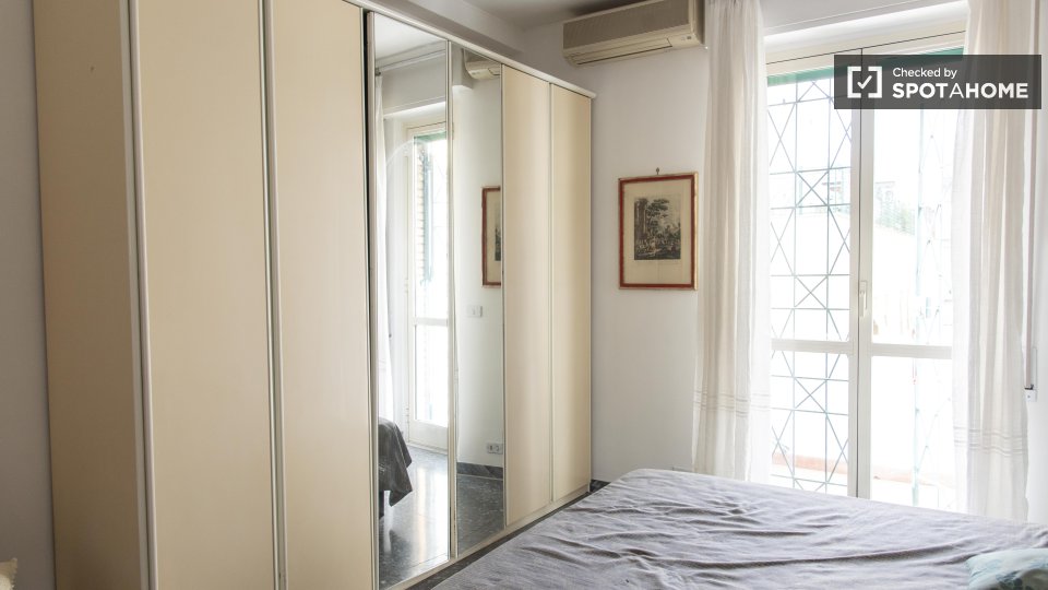 Immagine 13 di Appartamento in affitto  in Via Gian Luca Squarcialupo a Roma