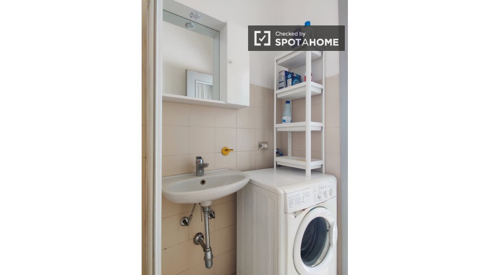 Immagine 10 di Camera condivisa in affitto  in Via Eugenio Villoresi a Inveruno