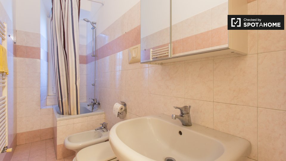 Immagine 11 di Camera condivisa in affitto  in Viale Bligny a Milano