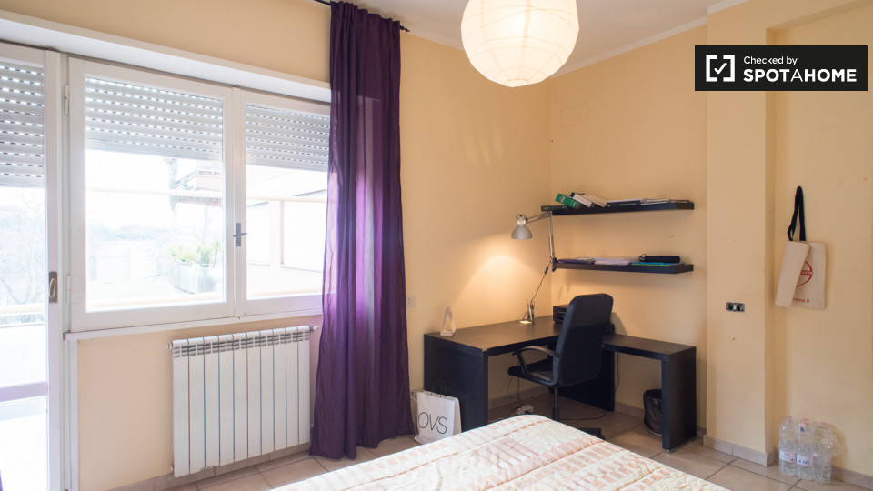 Immagine 16 di Camera condivisa in affitto  in Viale Jonio a Roma