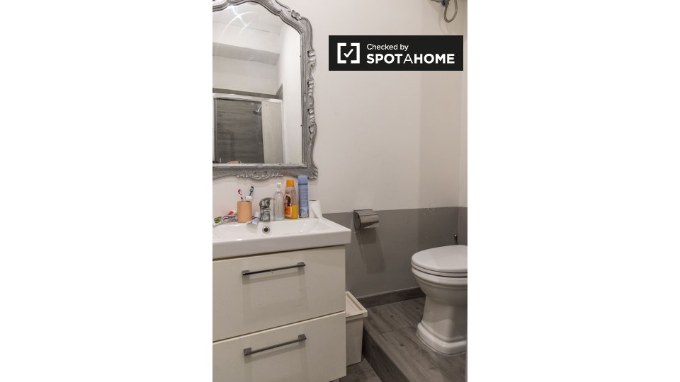 Immagine 12 di Camera condivisa in affitto  in Viale Regina Margherita, 00198 Roma RM, Italy a Roma