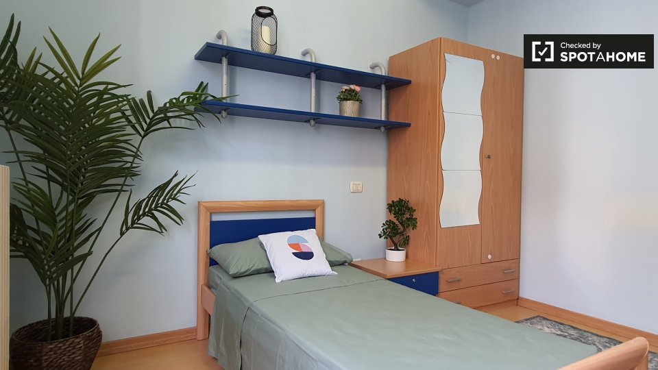 Immagine 2 di Camera condivisa in affitto  in Via Anton Giulio Barrili a Milano