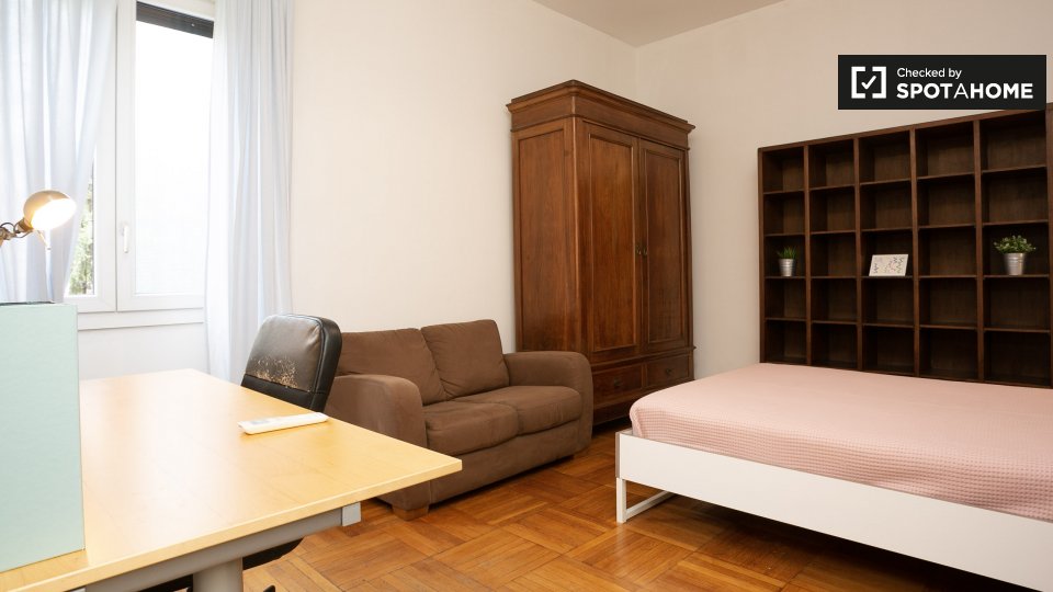 Immagine 2 di Camera condivisa in affitto  in Largo Isabella d'Aragona a Milano