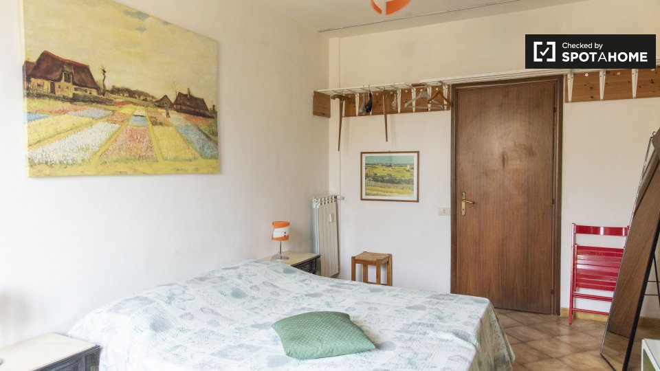 Immagine 4 di Camera condivisa in affitto  in Via Sinuessa a Roma