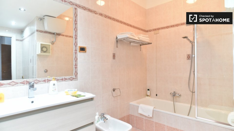 Immagine 11 di Appartamento in affitto  in Via Alessio Baldovinetti, 00142 Roma RM, Italy a Roma