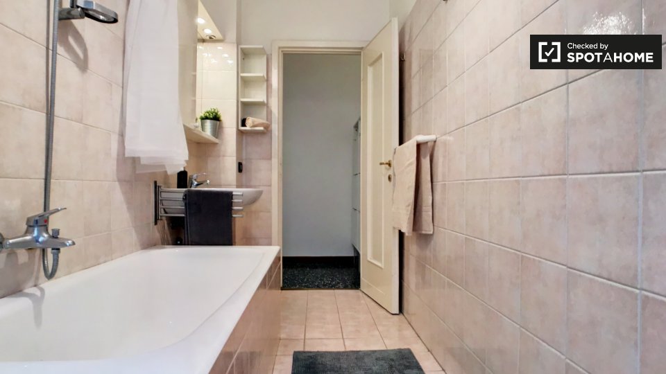 Immagine 18 di Camera condivisa in affitto  in Via Giovanni Pezzotti a Milano