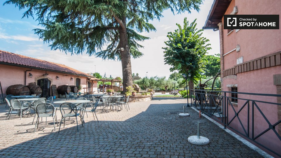 Immagine 13 di Appartamento in affitto  in Via Tuscolana a Roma