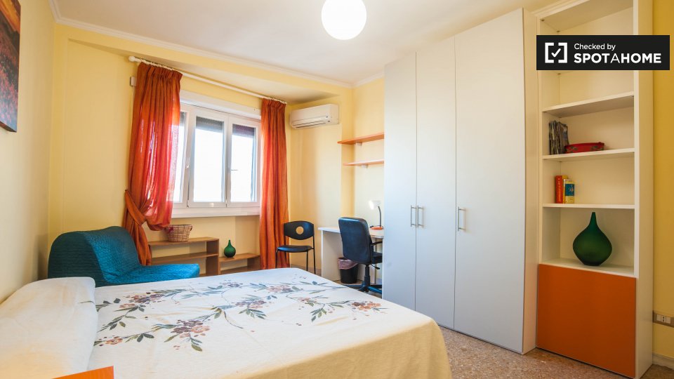 Immagine 13 di Camera condivisa in affitto  in Via Nemorense, 00199 Roma RM, Italy a Roma