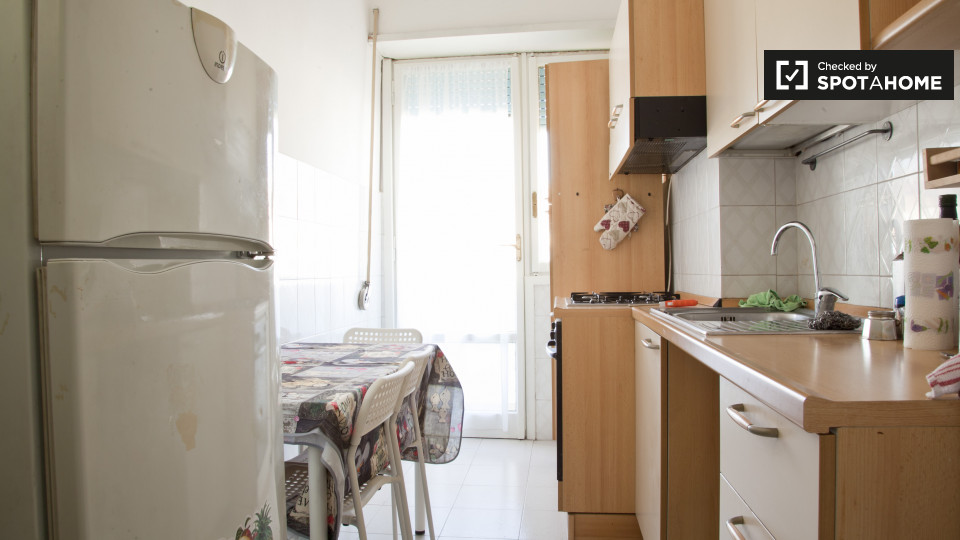 Immagine 13 di Camera condivisa in affitto  in Via Salvatore Pincherle a Roma