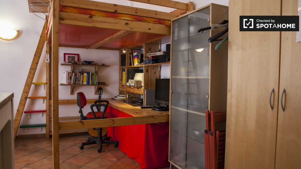 Immagine 2 di Ufficio in affitto  in Via della Polveriera a Roma