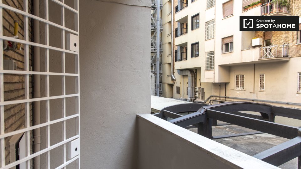 Immagine 6 di Camera condivisa in affitto  in Via Capo Miseno a Roma