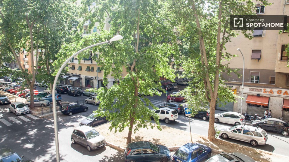 Immagine 9 di Camera condivisa in affitto  in Via Calpurnio Fiamma a Roma