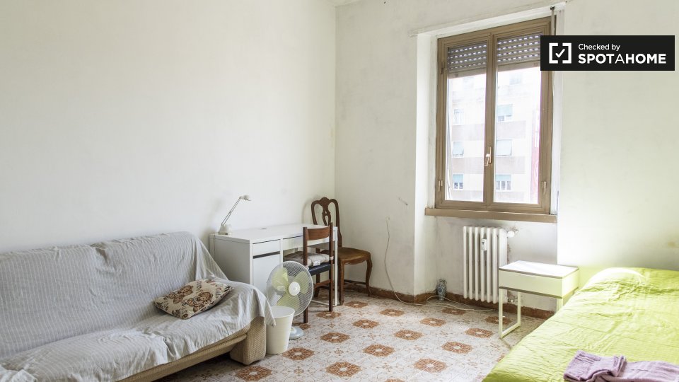 Immagine 2 di Camera condivisa in affitto  in Via Bartolomeo Colleoni a Roma