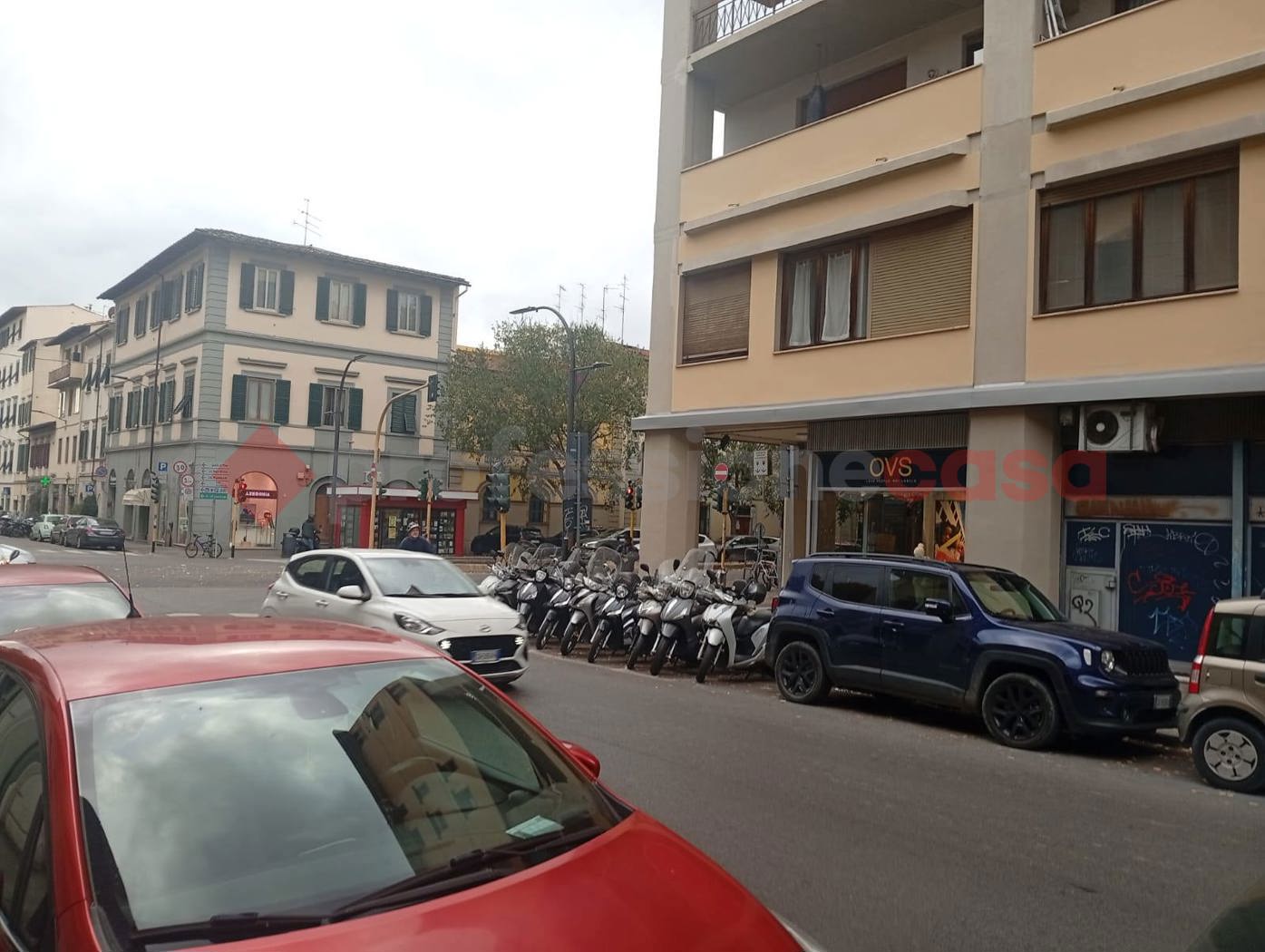 negozio in affitto a Firenze in zona Campo di Marte