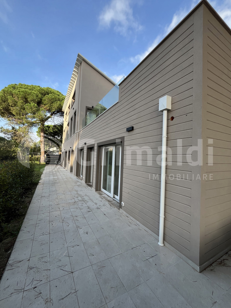 Immagine 7 di Appartamento in vendita  in Viale Vittorio Veneto, 1 a Cervia